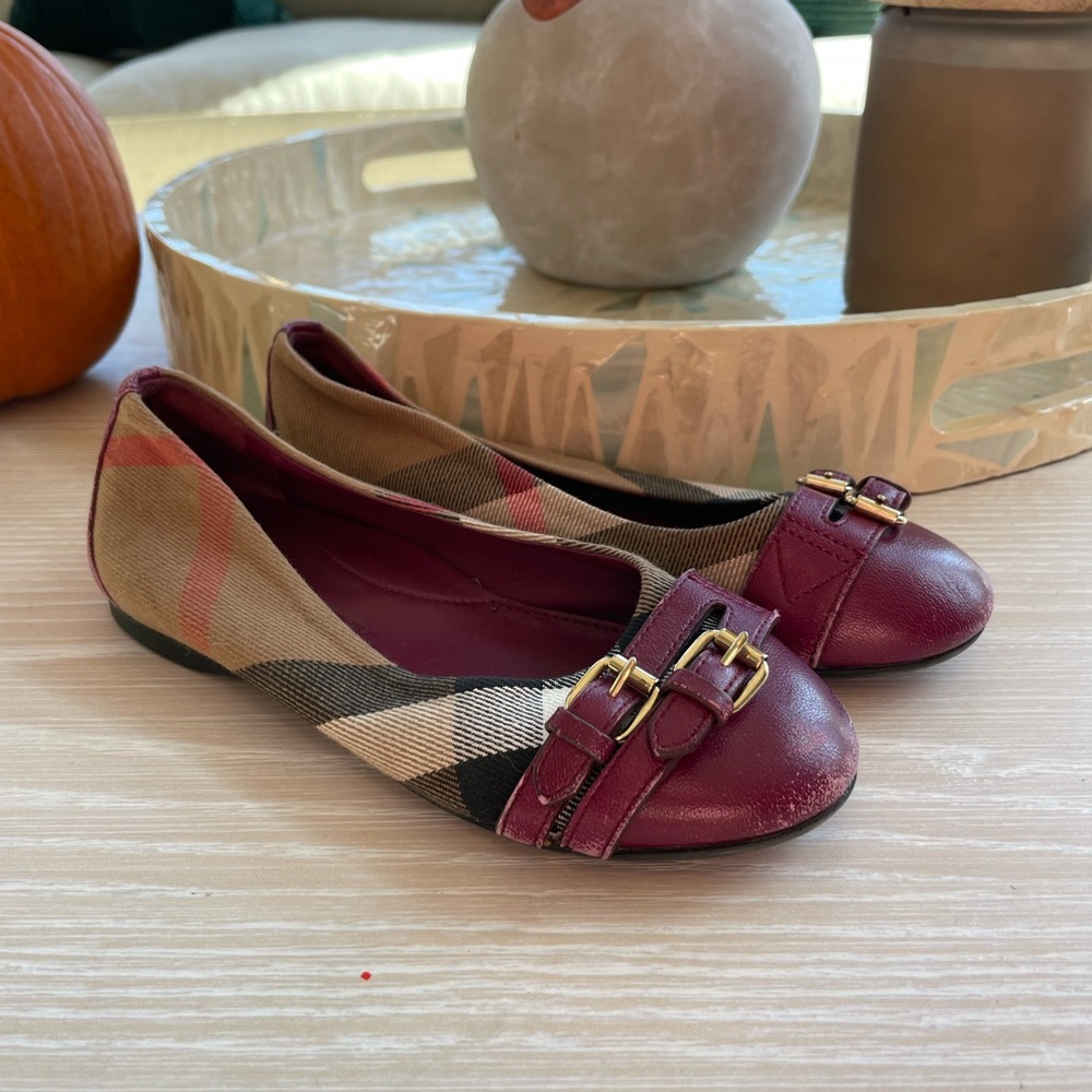 Girl Burberry slip on flats